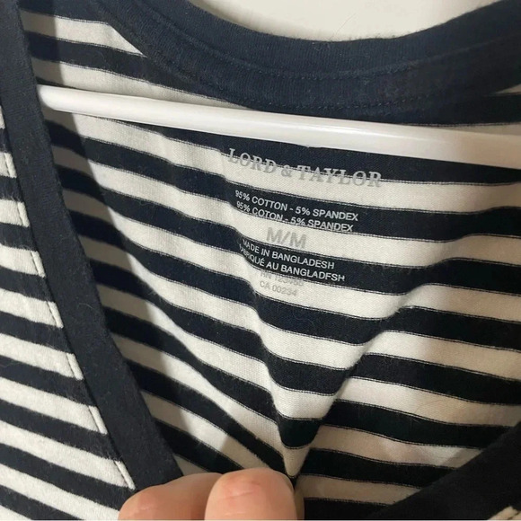 Lord & Taylor Basic Striped V-neck Tee Size Medium - Picture 4 of 6